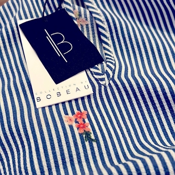 Blue and white stripe top with pops of floral size M - Picture 6 of 6